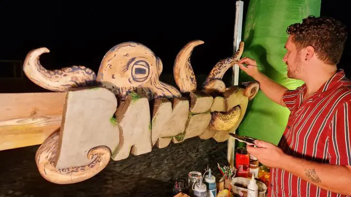 finotion peinture pendant la soirée