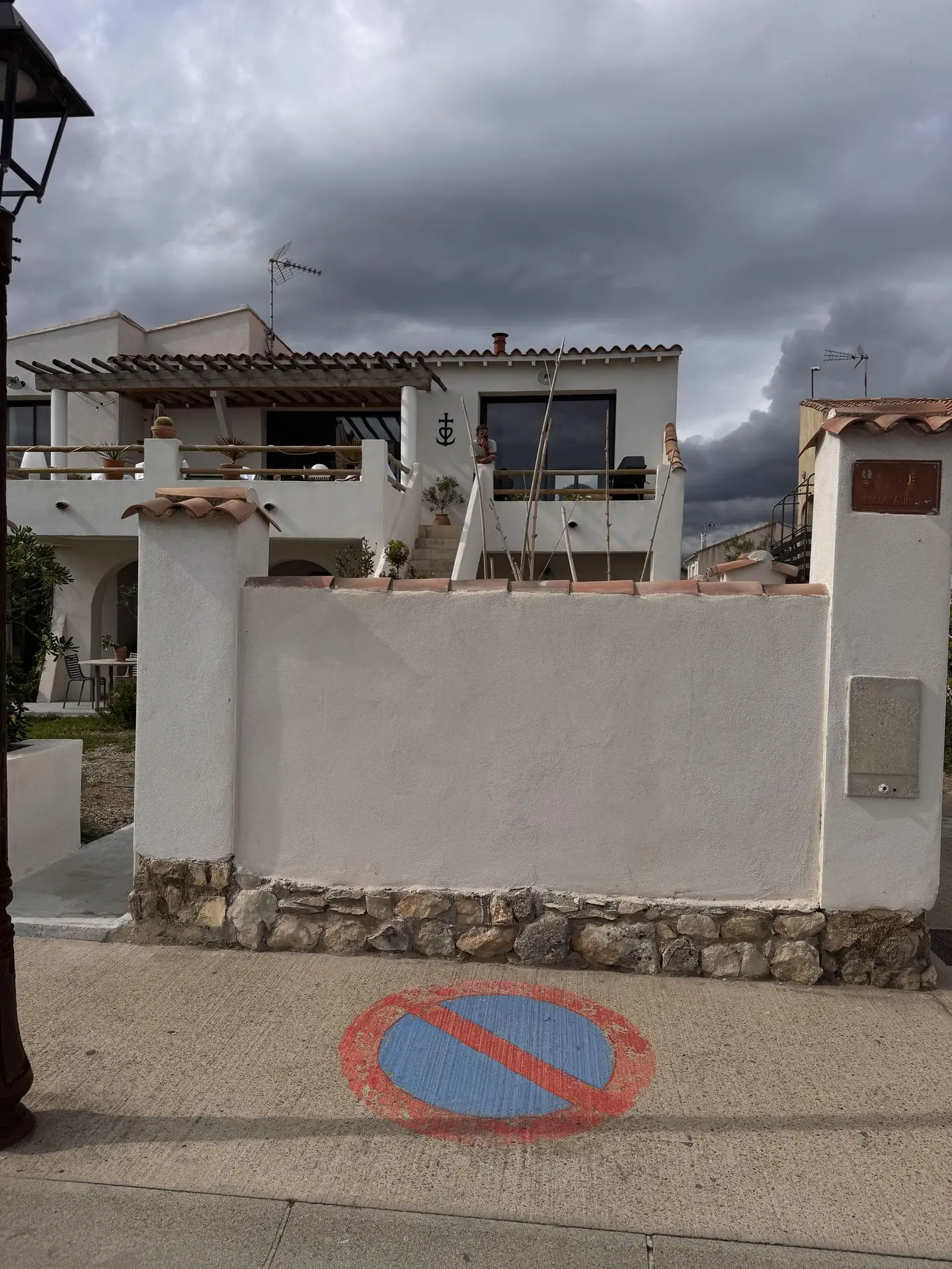 mur sans enseigne