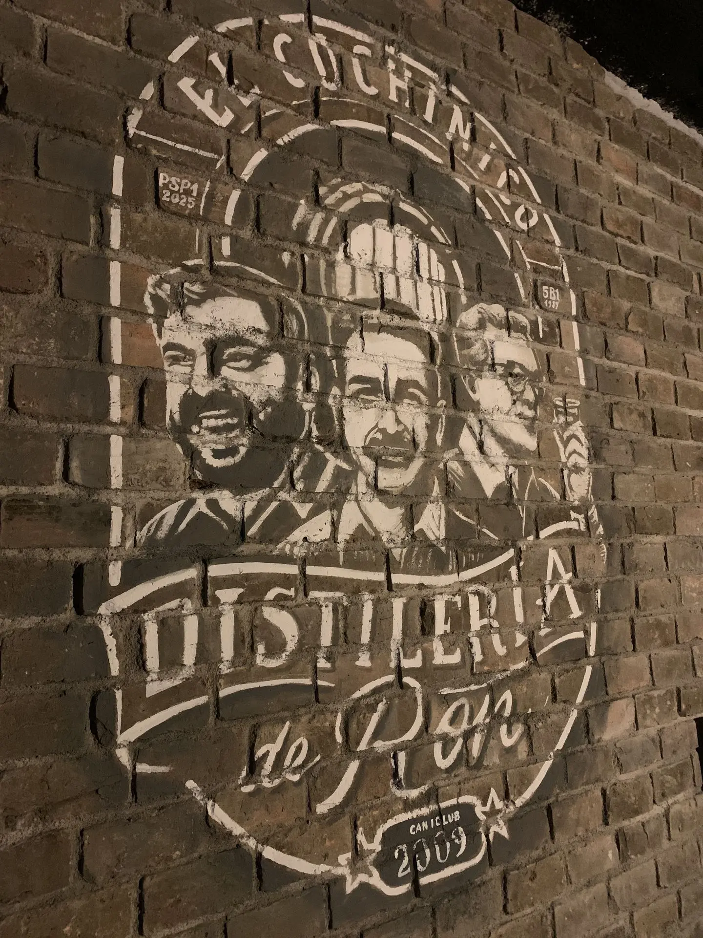 fresque instagramable style étiquette de rhum