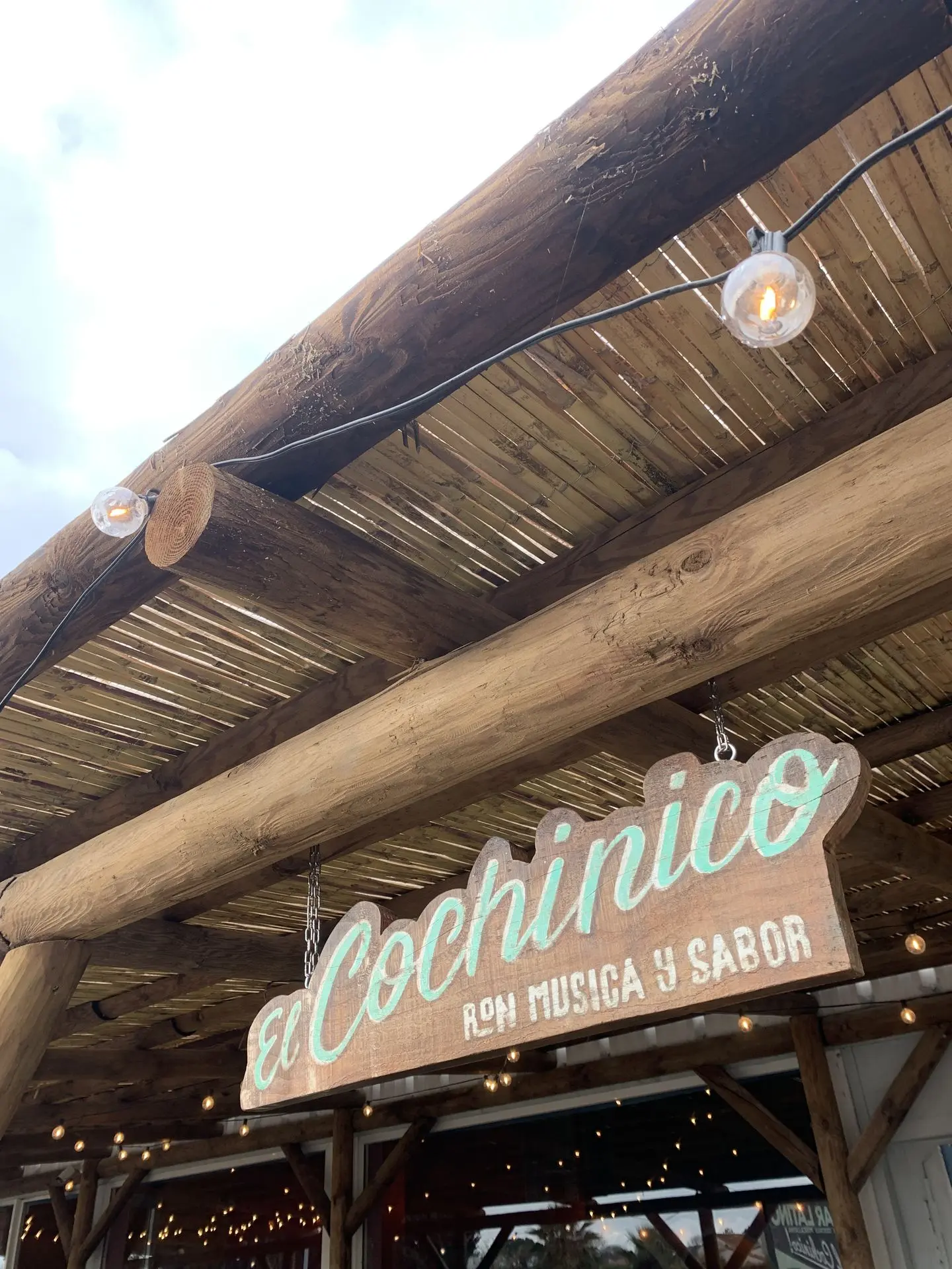 panneau en bois peint